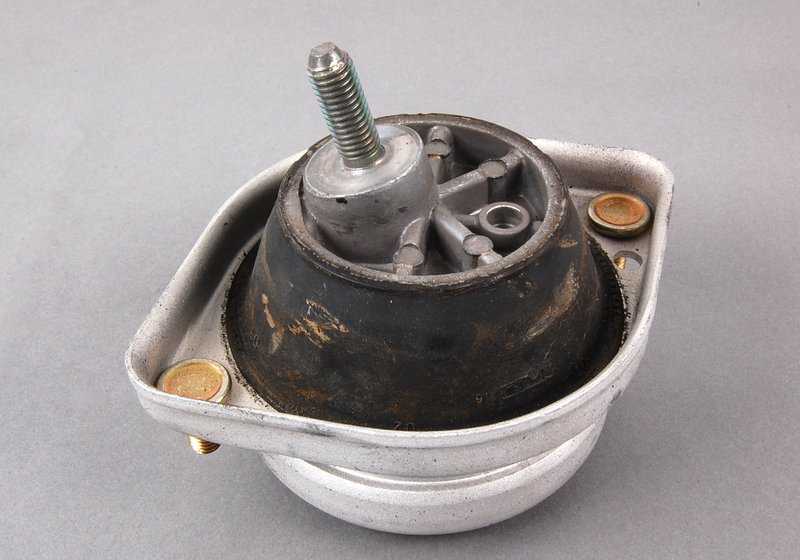 Soporte de motor con brida derecha OEM 22111092896 para BMW E39, E38. Original BMW.