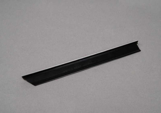 Bande de seuil arrière intérieure gauche OEM 51228230477 pour BMW Série 7 E38 (728iL, 735iL, 740iL) et plus. Véritable BMW.