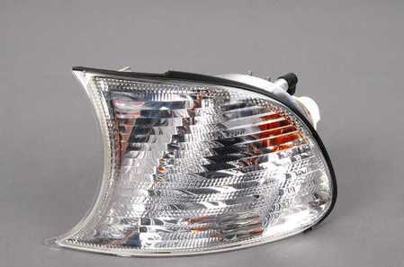 Indicador de dirección delantero izquierdo blanco OEM 63137165857 para BMW Serie 3 E46 (316Ci, 318Ci)... y más. Original BMW.