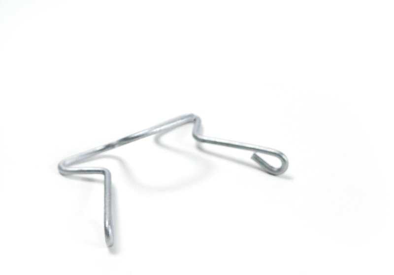 Clip de fijación OEM 64318371465 para BMW Serie 5 (E39). Original BMW.