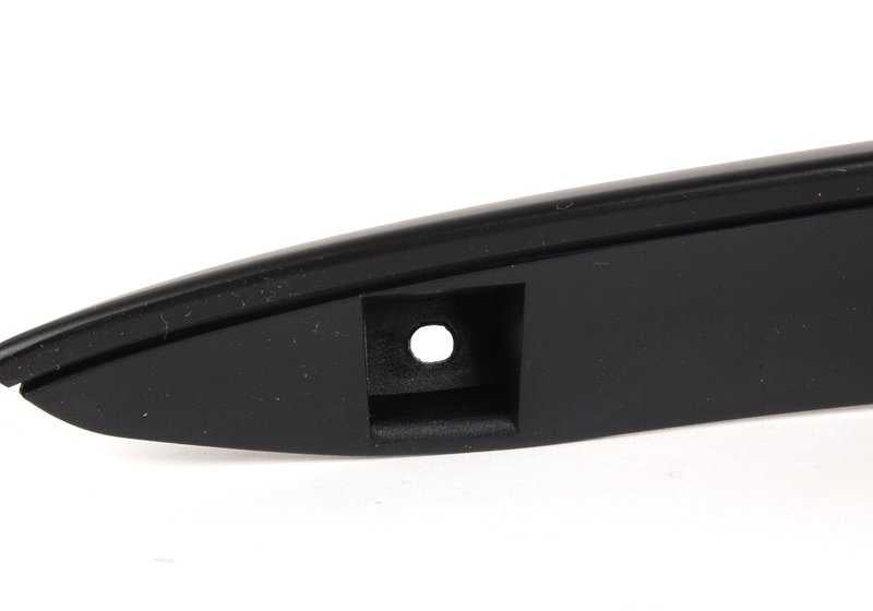 Moldura interior trasera derecha cromada OEM 51228243376 para BMW E38. Original BMW.