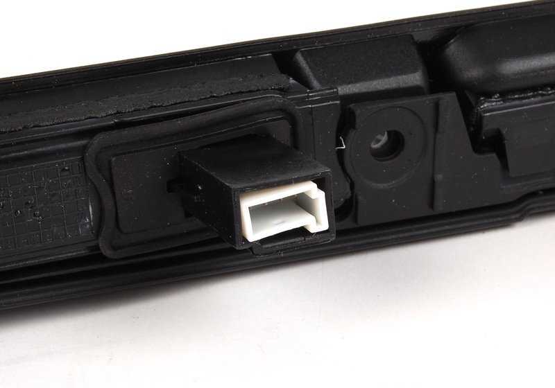 Moldura interior trasera derecha cromada OEM 51228243376 para BMW E38. Original BMW.