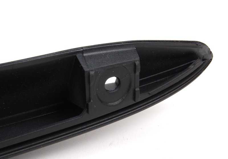 Moldura interior trasera derecha cromada OEM 51228243376 para BMW E38. Original BMW.