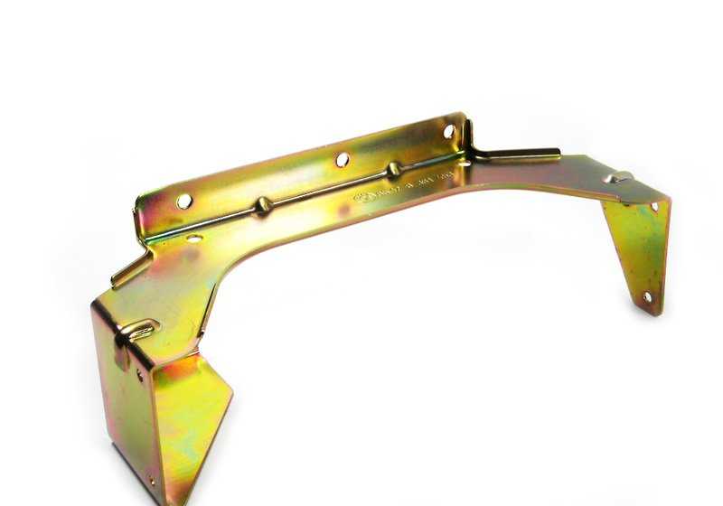 Soporte para cargador de CD OEM 65128361453 para BMW E39 {520d, 520i} con motores M47 y M52. Compatible con cambio manual y automático. Original BMW.