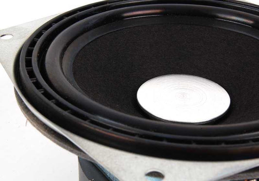 Subwoofer Top Hi-Fi System OEM 65138369266 per BMW E39. Migliora il suono della tua auto con questo altoparlante BMW Graves originale, progettato per un'esperienza audio premium. BMW originale.