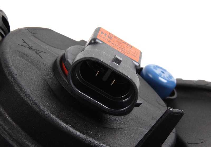 Antiniebla derecho OEM 63177199894 para BMW E90: 316d, 316i (modelos PR31, PR32, PR51, PR52, PF11, PF12, PF21, PF31, PF32, PF42). Compatible con versiones manual y automática. Original BMW.