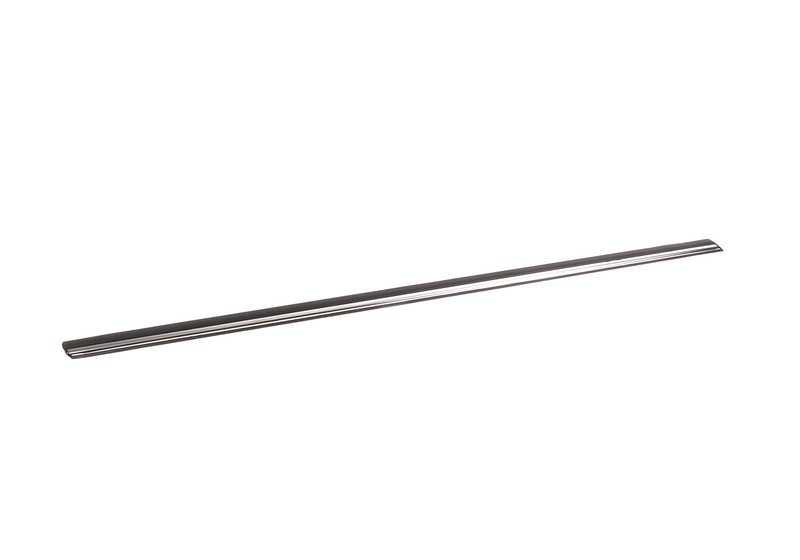 Moldura lateral puerta delantera derecha OEM 51131831466 para BMW E21. Original BMW.
