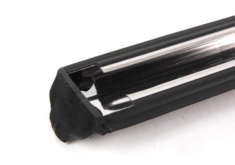 Moldura lateral puerta delantera derecha OEM 51131831466 para BMW E21. Original BMW.
