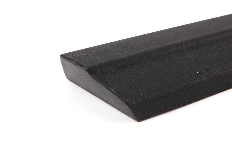 Moldura lateral puerta delantera derecha negra OEM 51131969202 para BMW Serie 7 E32. Pieza original BMW, reemplazo perfecto para moldura dañada o desgastada.