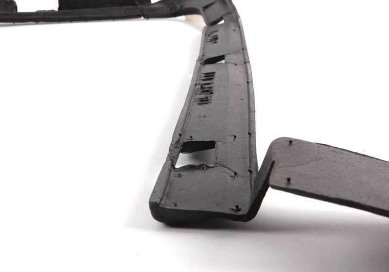 Vedação traseira direita para BMW 5 E39 Series (OEM 51348207186). BMW original