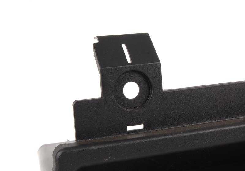 Soporte de conexión negra OEM 61138372289 para BMW Series 1 (E87, E88, F20, F21), Series 3 (E36, E46, E90, E91, E92, E93), Series 5 (E39), Series 7 (E38, E65, E66), X1 (E84), X3 (E83, F25), X5 (E53), Z3, Z4 (E89), y Z8 (E52). Original BMW.