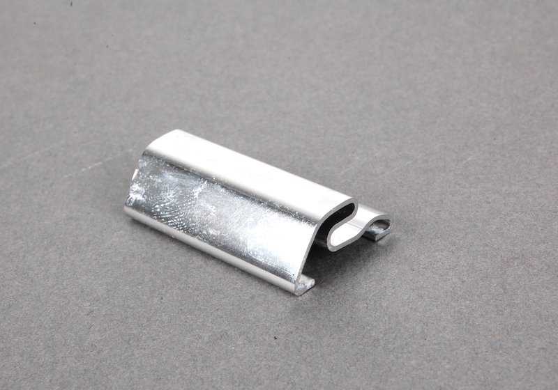 Moldagem esquerda OEM 51321904517 para BMW E30. BMW original.