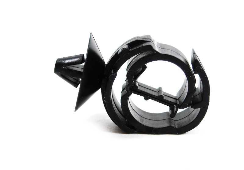 2-fach Rohrhalter für BMW E81, E82, E87, E87N, E88, E30, E36, E46, E90, E91, E92, E93, E28, E34, E39, E60, E61, E63, E64, E32, E38, E65, E66, E67, E31, E84, E83, E53, E70, F15, F85, E71, F16, F86, E85, E86, E89, E52 (OEM 61138380213). Original BM