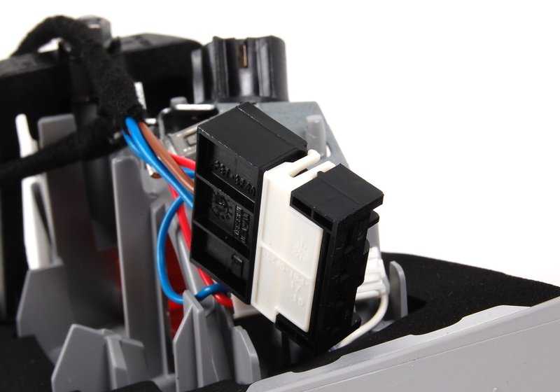 Piloto trasero izquierdo de maletero OEM 63217252783 para BMW E93 (Serie 3 Cabrio). Original BMW.