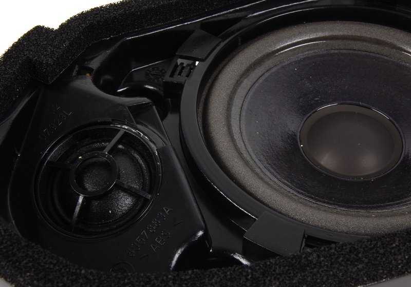 Altavoz trasero izquierdo OEM 65138357879 para BMW E36 (316i, 318i, 320i, 323i, 325i, 328i, M3, Compact, Coupé, Touring, Berlina, Cabrio). Original BMW.