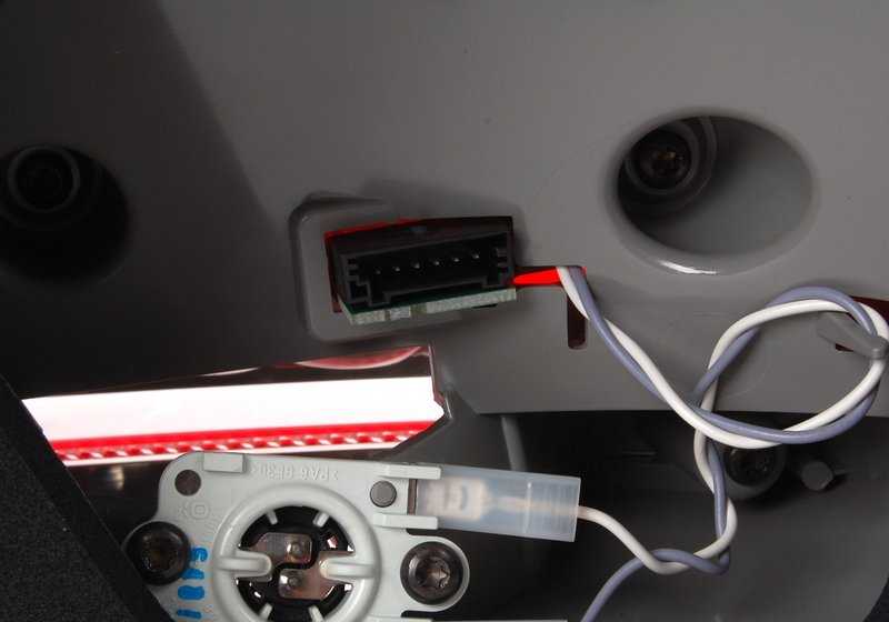 Piloto trasero izquierdo OEM 63217251959 para BMW E92, E92N. Luz trasera lateral original BMW.
