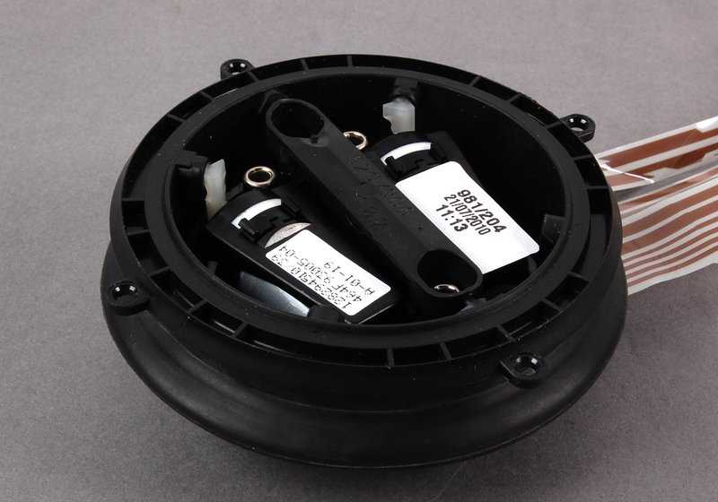 Motor del ajuste de memoria del retrovisor izquierdo OEM 67136946313 para BMW E46 {316i AL11, AL12, AL21, AL22, AL51, AN72, AN82, AX31, AX32, AX41}. Original BMW.
