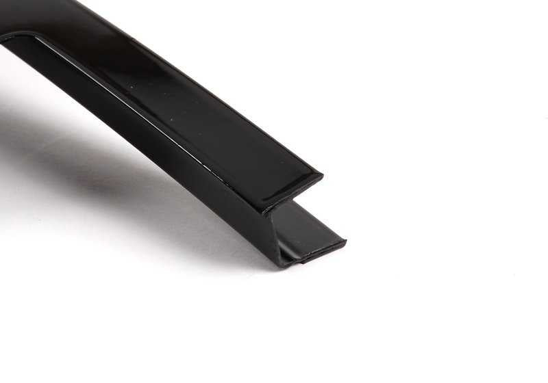 Moldura marco ventanilla puerta trasera izquierda OEM 51342695289 para BMW E46. Color negro brillante. Original BMW.