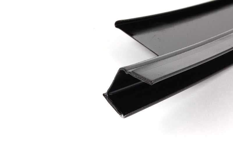 Embellecedor marco ventana puerta delantera izquierda OEM 51332695283 para BMW E46 (todos los modelos compatibles). Acabado negro brillante. Original BMW.