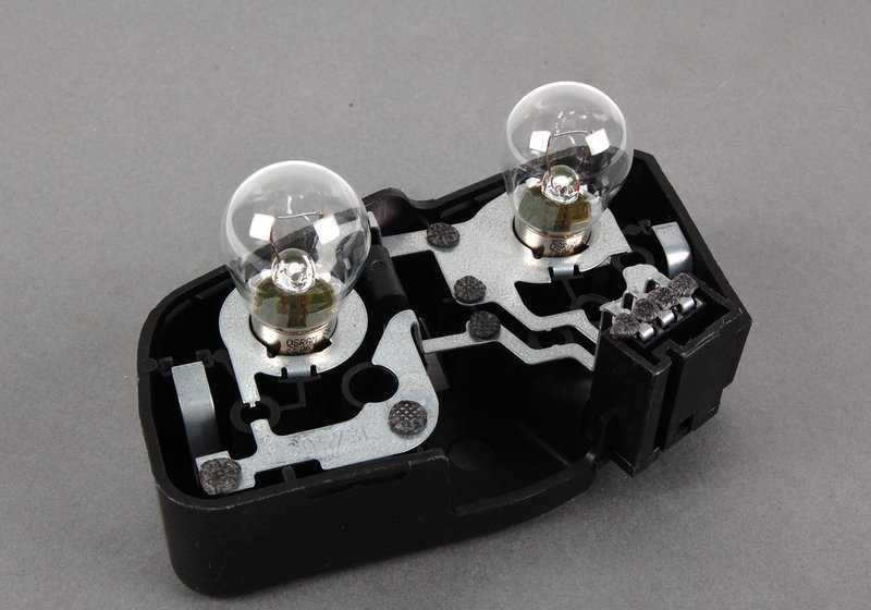 Soporte portabombillas trasero izquierdo OEM 63217165743 para BMW E46 {316i AL11, AL12, AL21, AL22, AL51, AN72, AN82, AY11, AY31, AY32}. Original BMW.