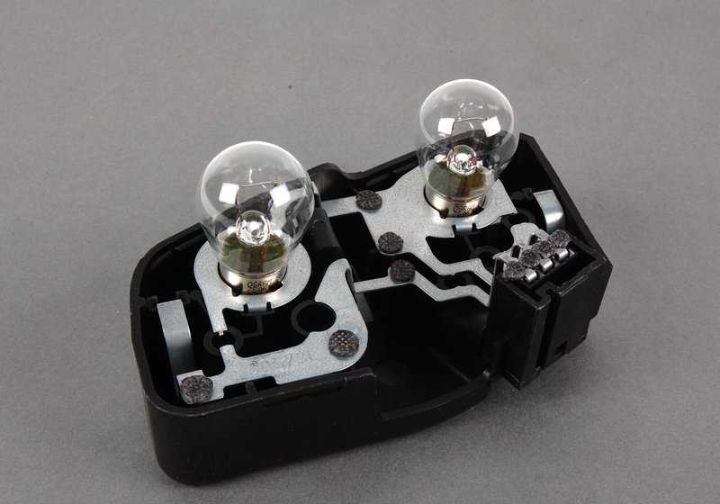 Soporte portabombillas trasero izquierdo OEM 63217165743 para BMW E46 {316i AL11, AL12, AL21, AL22, AL51, AN72, AN82, AY11, AY31, AY32}. Original BMW.