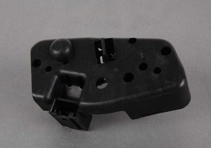 Soporte portabombillas trasero izquierdo OEM 63217165743 para BMW E46 {316i AL11, AL12, AL21, AL22, AL51, AN72, AN82, AY11, AY31, AY32}. Original BMW.