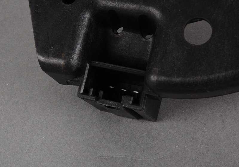 Soporte portabombillas trasero izquierdo OEM 63217165743 para BMW E46 {316i AL11, AL12, AL21, AL22, AL51, AN72, AN82, AY11, AY31, AY32}. Original BMW.