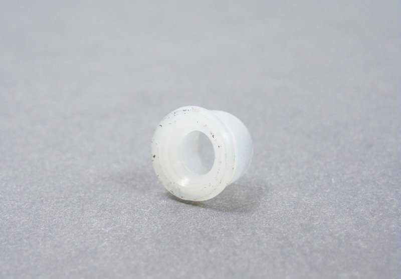 Soporte de goma para parachoques OEM 51121867907 para BMW E21, E30, E23. Original BMW.