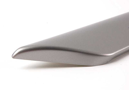 Moldura decorativa puerta trasera izquierda OEM 51457047165 para BMW E46 {316i}. Acabado Titan II. Original BMW.