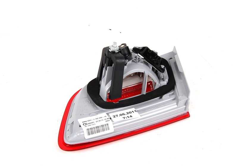 Luz trasera izquierda en tapa del maletero OEM 63217162299 para BMW Serie 3 E92 (2005–2010). Original BMW.