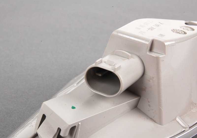 Intermitente lateral derecho OEM 63137191760 para BMW Z4 E89 (sDrive18i, sDrive20i, sDrive23i). Original BMW.