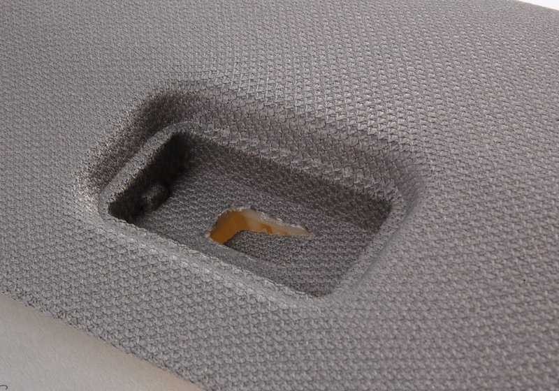 Moldura inferior del pilar A izquierdo OEM 51437066515 para BMW E60, E61. Original BMW.