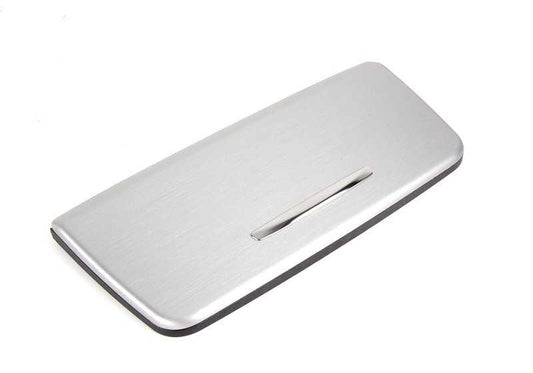 Tapa decorativa aluminio OEM 51169145152 para BMW E90, E91, E92, E93. Compatible con versiones facelift (E90N, E91N, E92N, E93N). Original BMW.