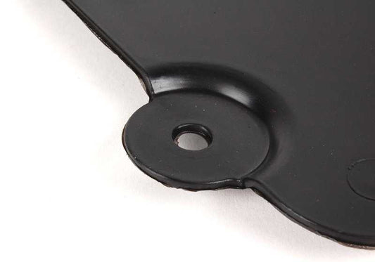 Tapa protectora paso de rueda delantero izquierdo OEM 51717052475 para BMW E63, E63N, E64, E64N. Original BMW.