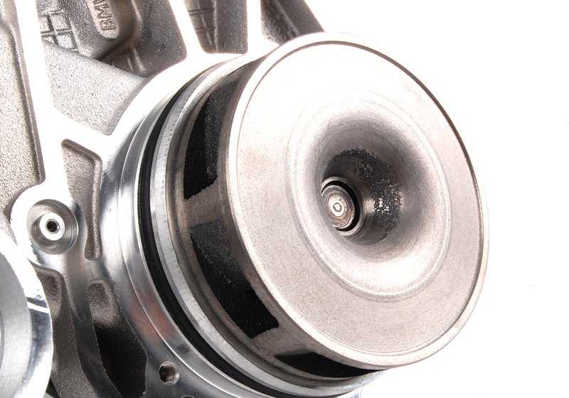 Bomba de agua mecánica OEM 11510393339 para BMW Serie 7 E38 (750i, L7) y Serie 8 E31 (850Ci) con motor M73. Original BMW.