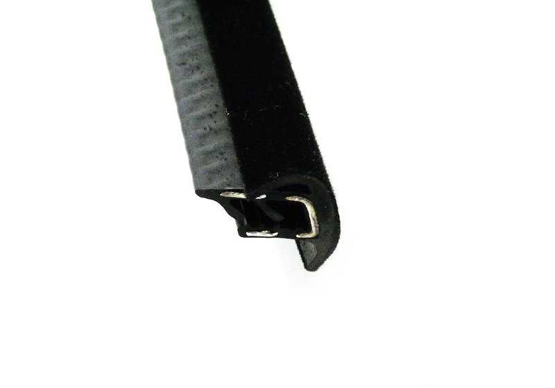 Protector lateral derecho OEM 51728190632 para BMW E39. Original BMW.