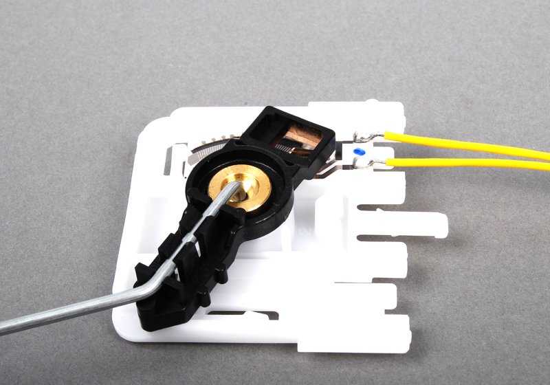 Sensor de nivel de combustible izquierdo OEM 16146766165 para BMW E83. Original BMW.