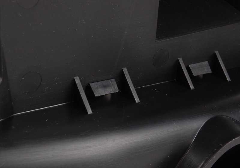 Dirigir o ar para o freio dianteiro esquerdo OEM 51718230559 para BMW E46. BMW original.