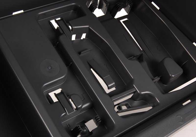 Cubierta batería OEM 51476949965 para BMW E90 {316d, 316i} todos los modelos compatibles. Pieza original BMW.