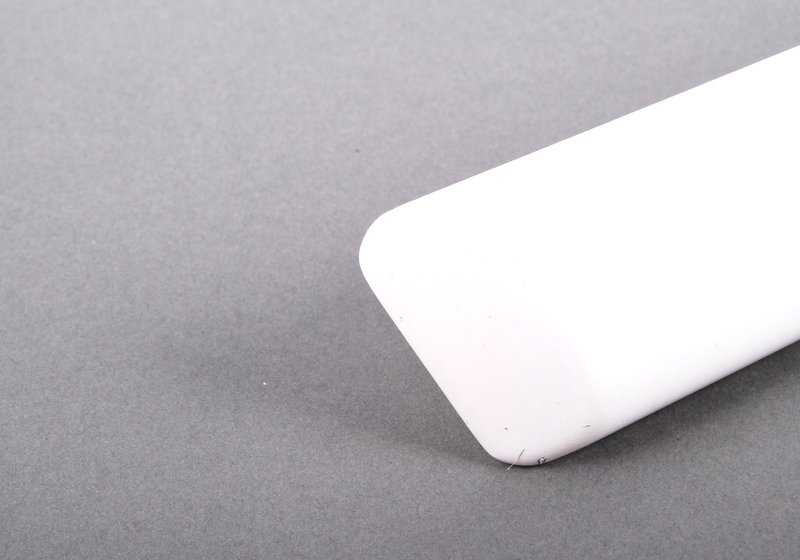 Moulage latéral de la paroi latérale imprimée à droite pour la série BMW 3 E46 (OEM 51137893680). BMW d'origine