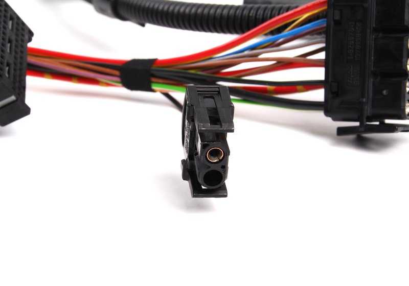Cableado de motor OEM 12517513551 para BMW E39. Original BMW.