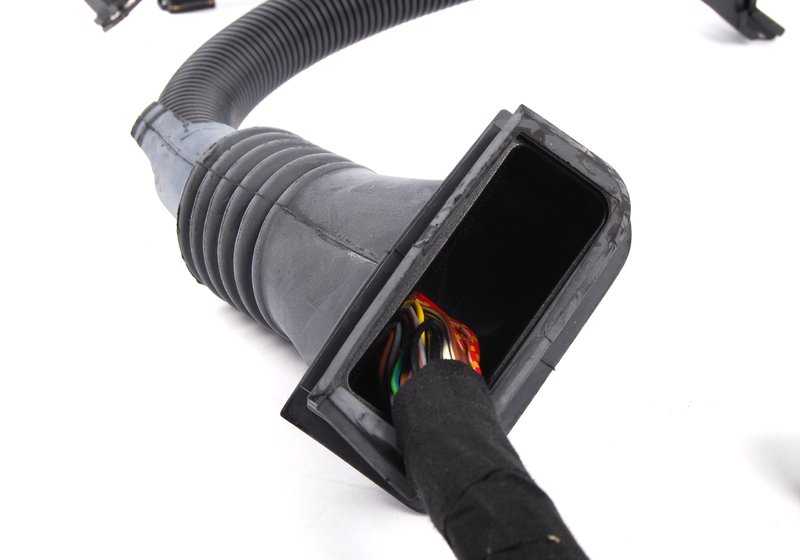 Cableado de motor OEM 12517513551 para BMW E39. Original BMW.