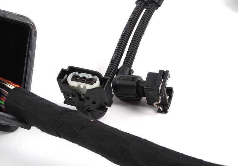 Cableado de motor OEM 12517513551 para BMW E39. Original BMW.