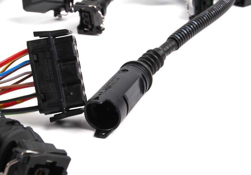 Cableado de motor OEM 12517513551 para BMW E39. Original BMW.