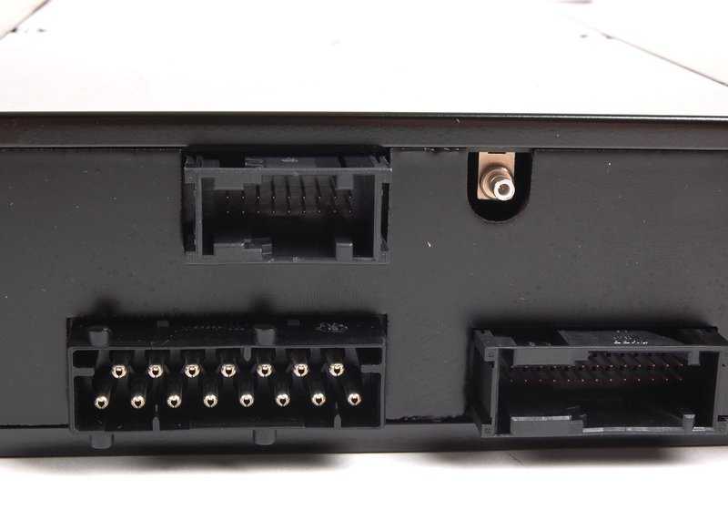 Amplificador HiFi DSP sin codificar OEM 65126940977 para BMW E39, E38, E53. Mejora de sonido original para sistemas de audio HiFi. Compatible con varios modelos BMW. Producto original BMW.