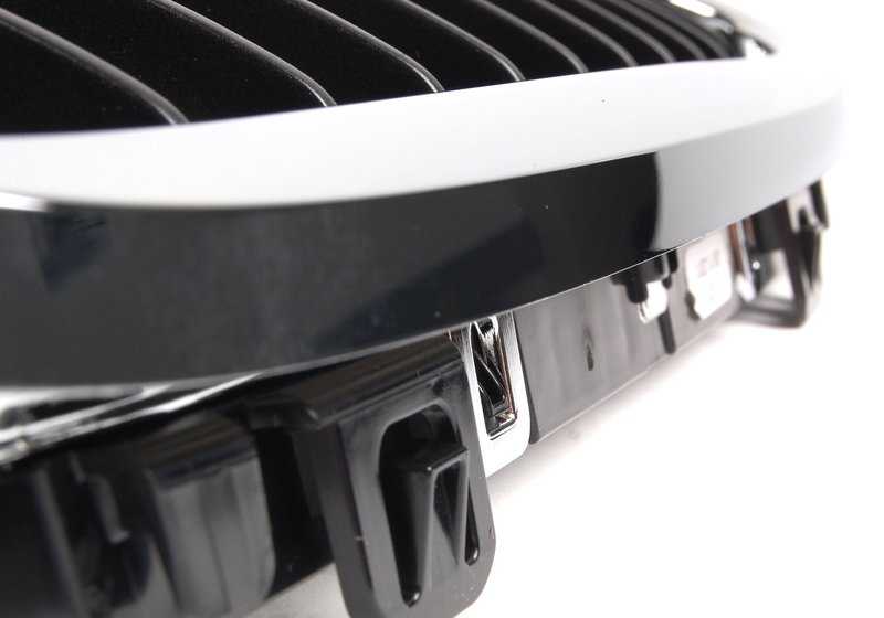 Rejilla de adorno con marco cromado derecho OEM 51137201968 para BMW Serie 3 E90 LCI, E91 LCI. Original BMW.