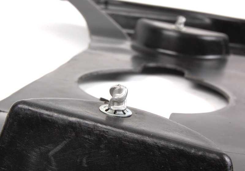 Protector de bajos / Cubierta inferior OEM 51718168107 para BMW E38. Original BMW.