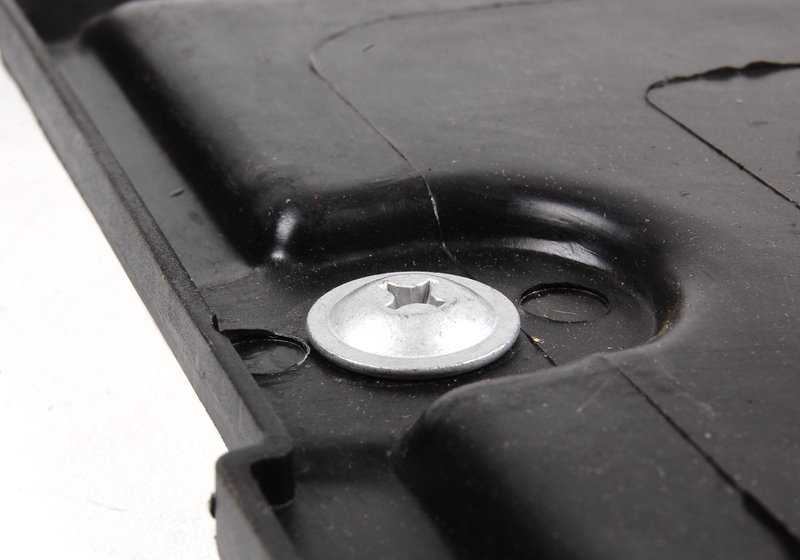 Protector de bajos / Cubierta inferior OEM 51718168107 para BMW E38. Original BMW.