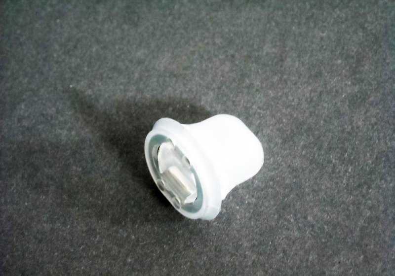 OEM 51459141448 CLIP de fixação para BMW E92, E92N, E93, E93N, E63, E63N, E64, E64N, E32, E38, E31. Para painéis de painel. BMW original.