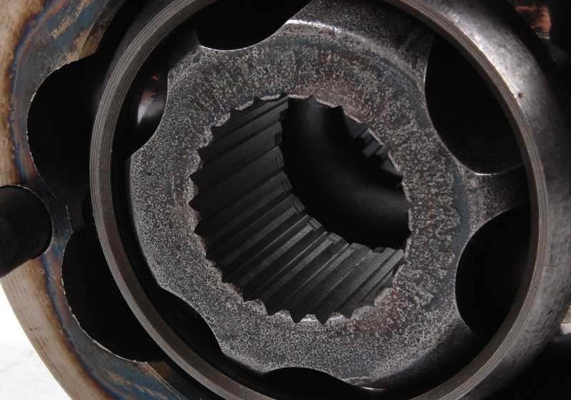 Junta homocinética con tornillo estriado OEM 26111229075 para BMW E36, E34, E32. Original BMW.